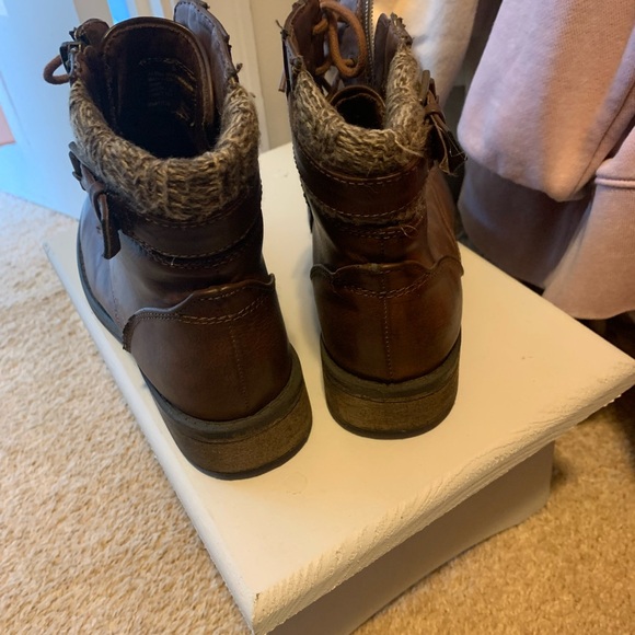 Cute boots with sweater cuff detail - Picture 2 of 2